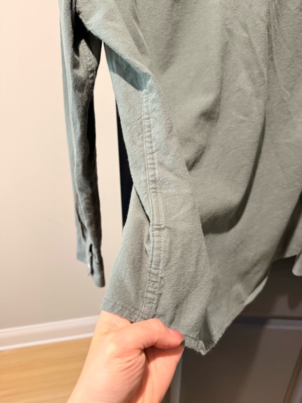 Madewell Mens Crinkle Cotton Perfect Long-Sleeve Shirt in Architect Green - Picture 11 of 12